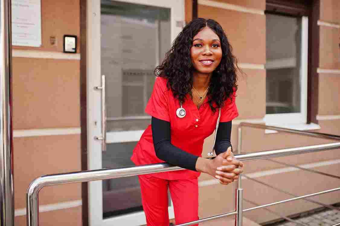 african-female-doctor-7Z8D6ZU-reduced